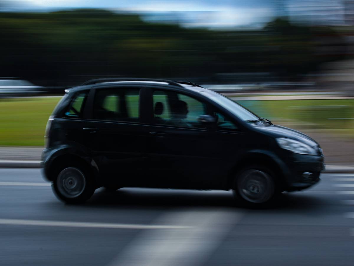 Side-by-side comparison showing affordable car insurance quote options for Florida drivers with and without strategic discounts applied
