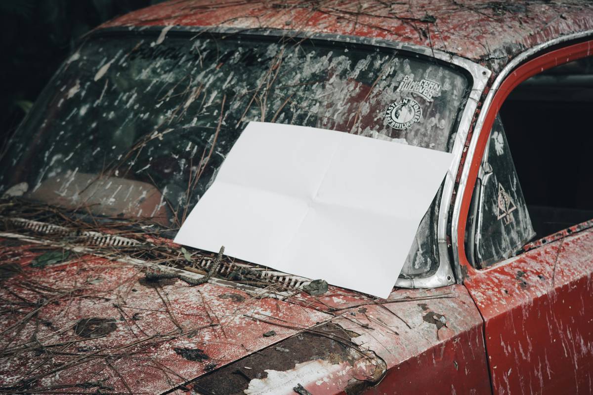 Bar chart showing factors that most impact auto insurance premiums: driving record (35%), credit score (25%), location (15%), vehicle type (10%), coverage level (10%), annual mileage (5%)