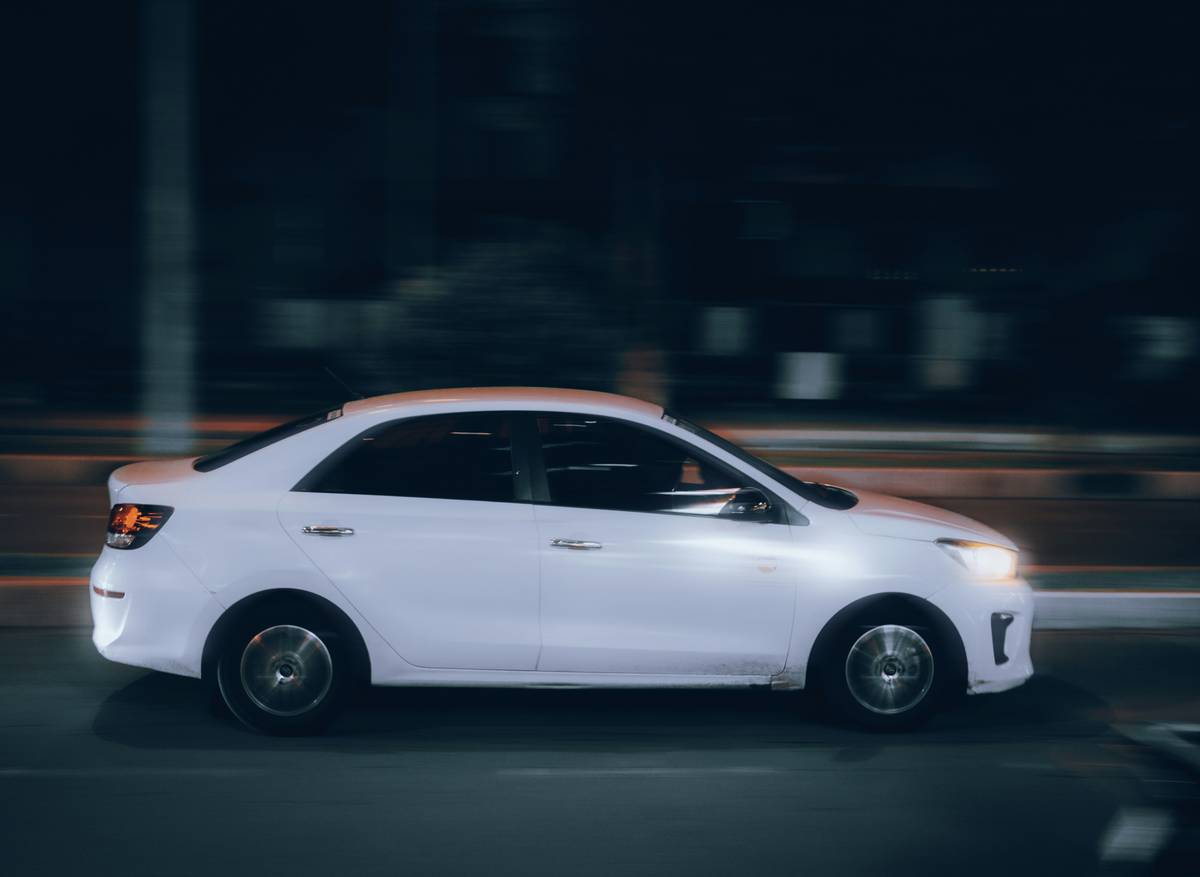 Infographic explaining how low rate auto insurance is influenced by credit score and driving history